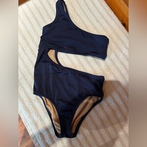 Girl’s size 6/7 Crewcuts Blue One-Piece Swimsuit Asymmetrical Design